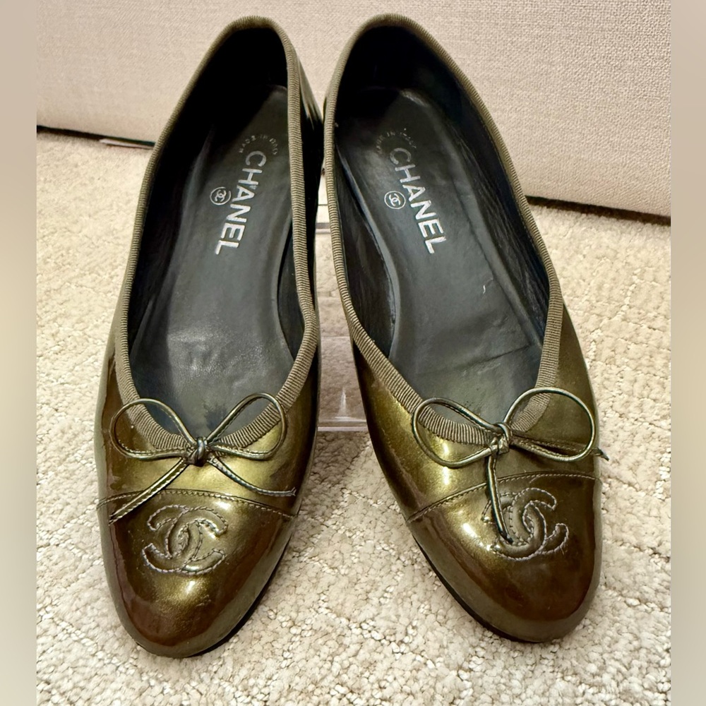 CHANEL Women's Green Patent Ballet Flats